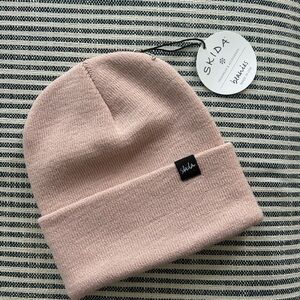 Skida Women's Rose Smoke Pink Beanie New With Tag One Size